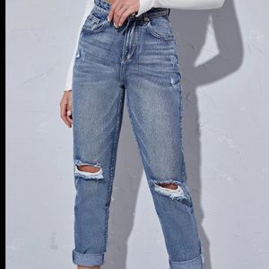 5/20$ Shein Medium Wash Ripped Jeans